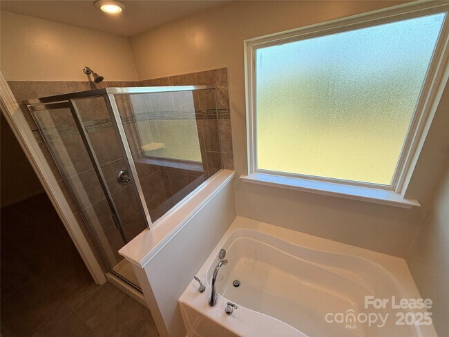 Building Photo - 15124 Evergreen House Dr
