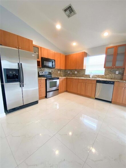 Building Photo - 487 SE 20th Dr