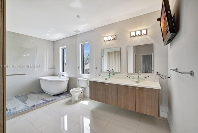 Building Photo - 164 SE 4th Terrace