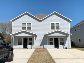 Building Photo - 9023 Nyssa St