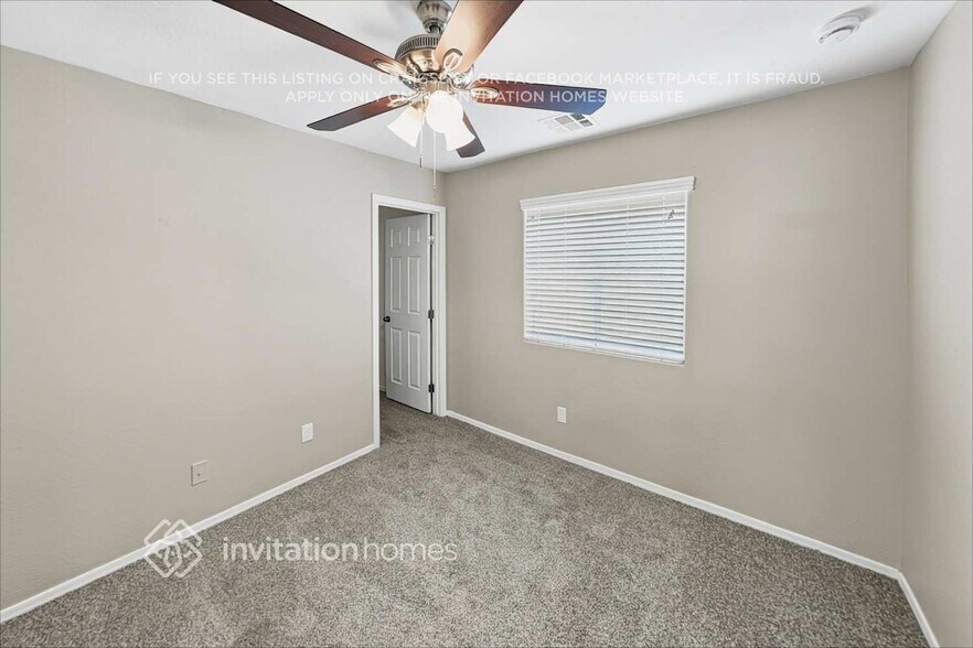 Building Photo - 1425 E Lakeview Dr