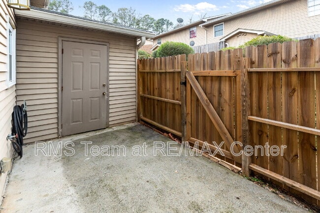 Building Photo - 416 Northdale Ct