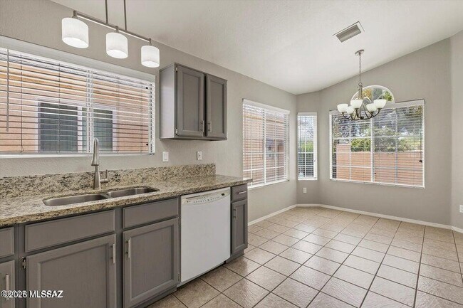 Building Photo - 8142 N Millwheel Pl