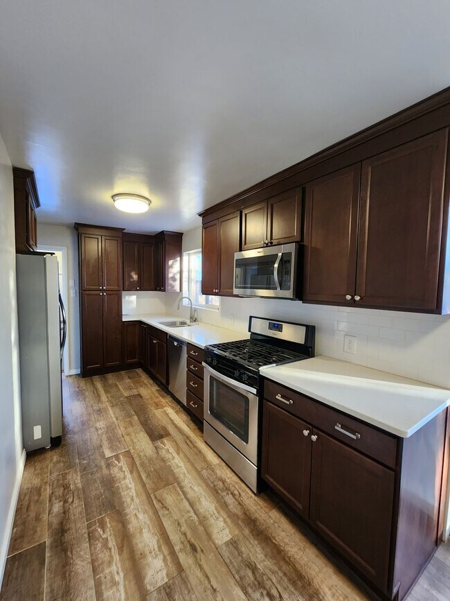 Building Photo - East Bench Remodeled Rambler below Olympus...