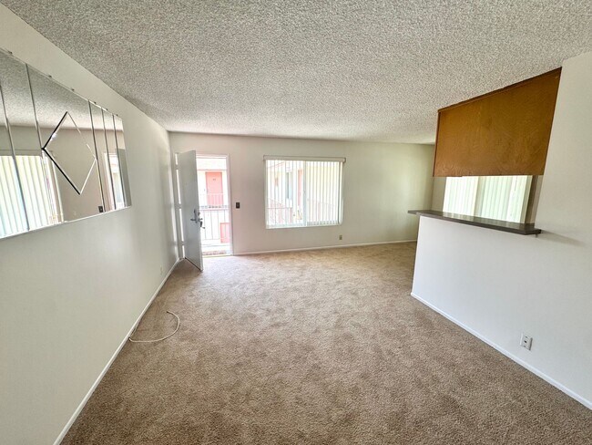 Building Photo - Upgraded Spacious and Bright Upstairs One Bedroom