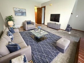 Building Photo - Peaceful Townhome with Private Patio by La...