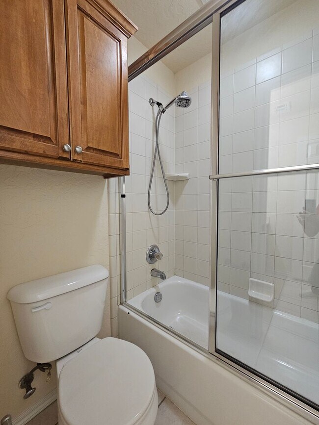Building Photo - 867 Rambling Oaks Dr