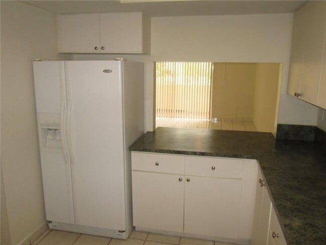 Building Photo - Spacious 2 Bedroom, 2 Bath Condo in Gated Community