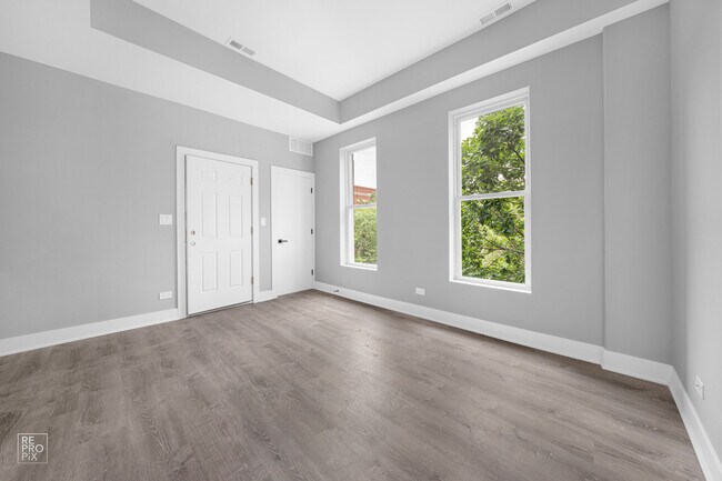 Building Photo - 1035 N Washtenaw Ave