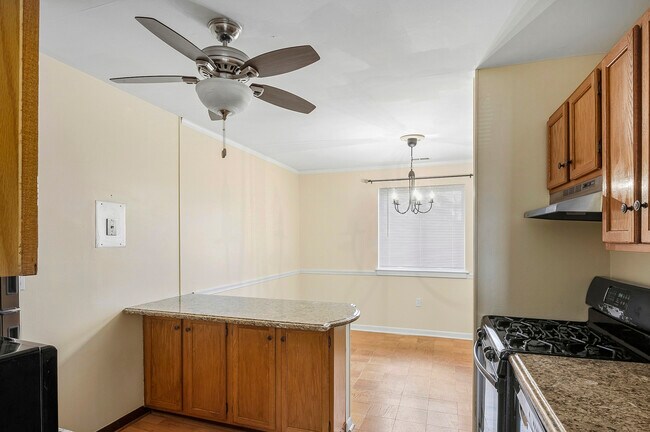 Building Photo - 5019 Green Mountain Cir