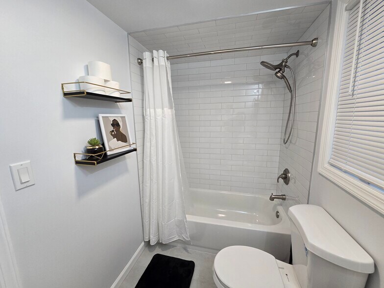 Building Photo - 396 Kaplan Ave