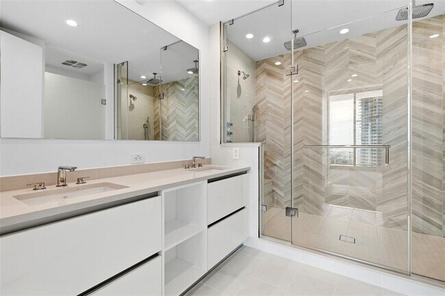 Building Photo - 400 Central Ave