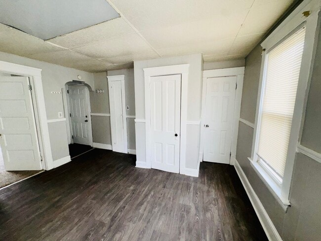 Building Photo - 692 E 128th St