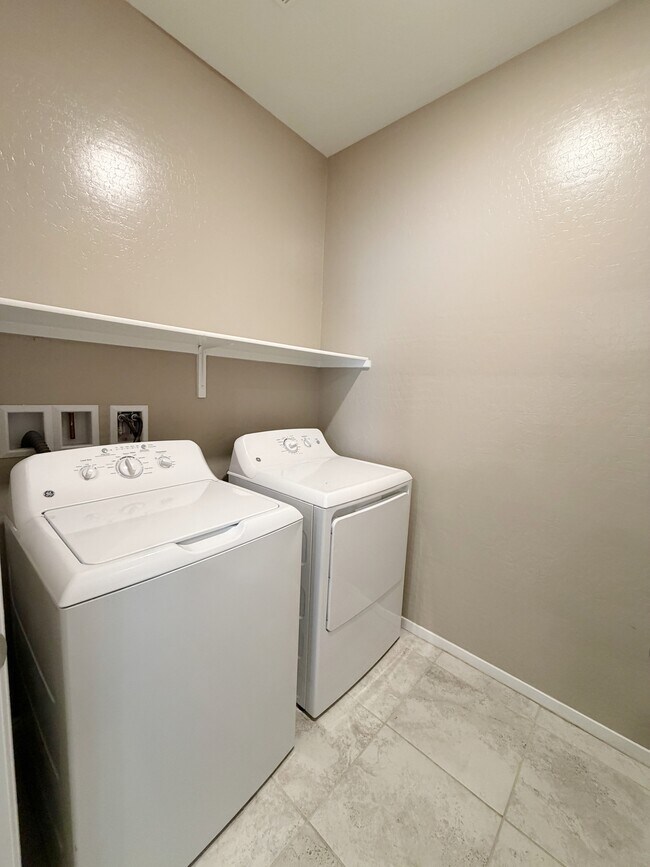 Building Photo - 4495 Vigny St