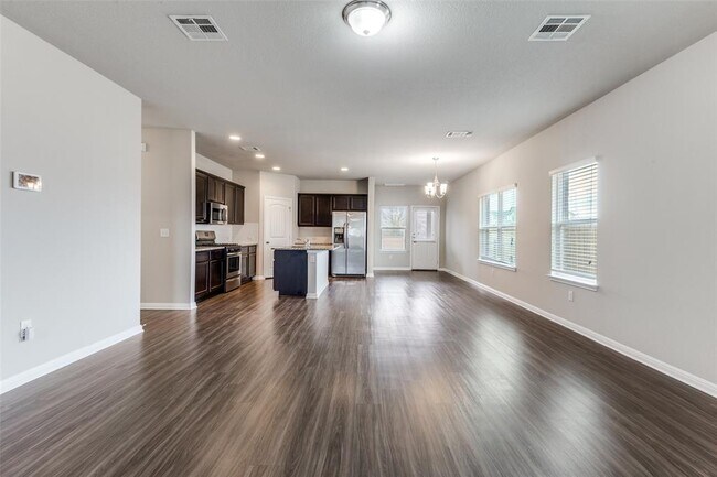 Building Photo - 348 Shiner Ln