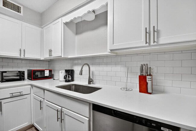 Building Photo - 9763 Audelia Rd