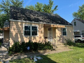 Building Photo - **COMPLETELY REMODELED 3-BEDROOM HOME W/ F...