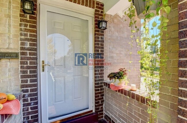 Building Photo - 594 S Ogden St