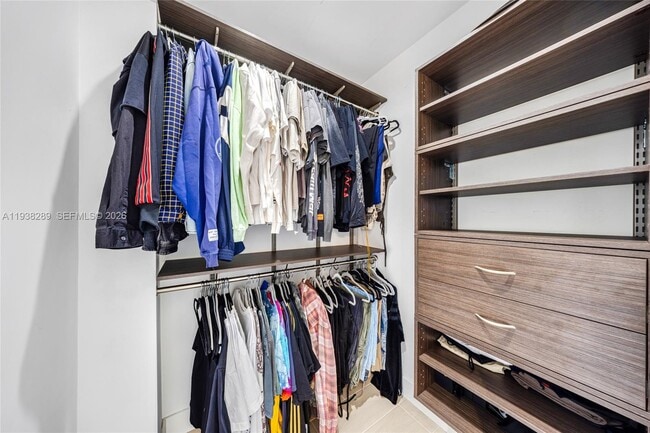 Building Photo - 817 NE 17th Way