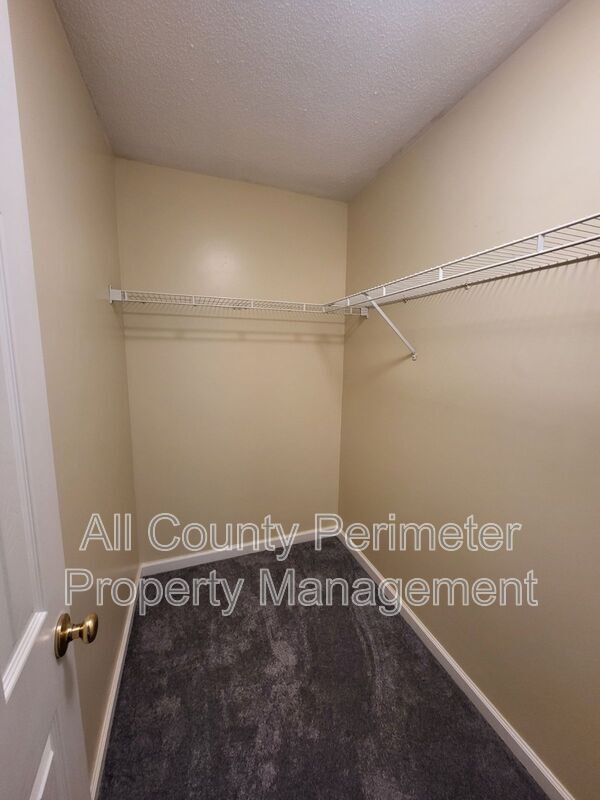 Building Photo - 8078 Woodlake Dr