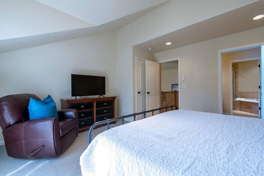 Building Photo - 129 Cobble Creek Ln
