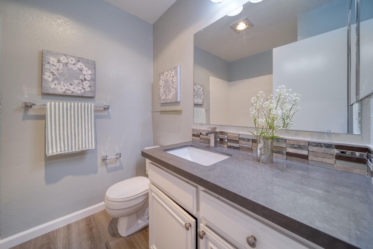 Bathroom 2 - 1178 N Abbott Ave
