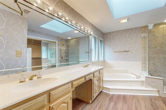 Building Photo - 7504 Summitview Dr