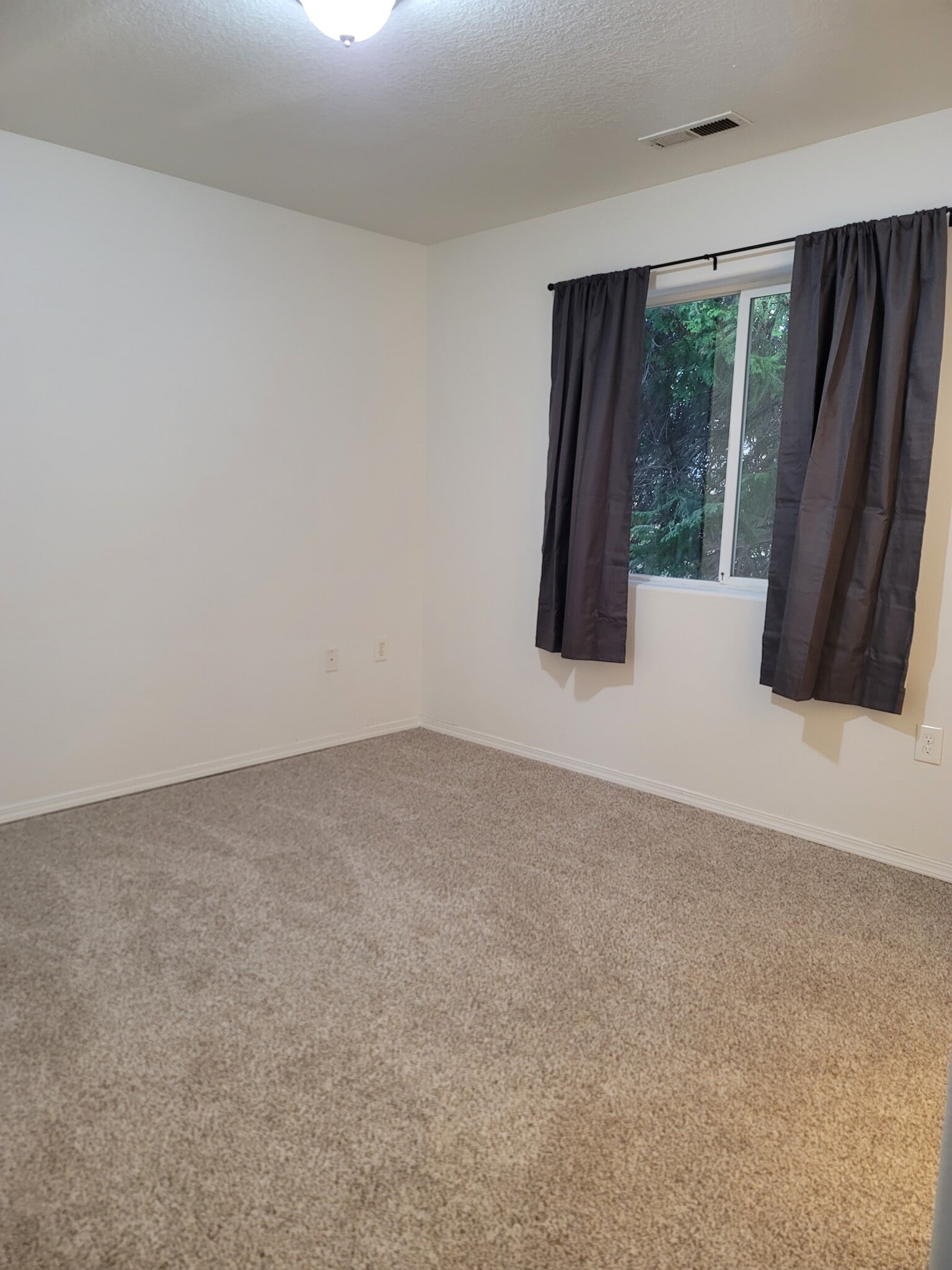 Building Photo - 16131 SE Powell Blvd