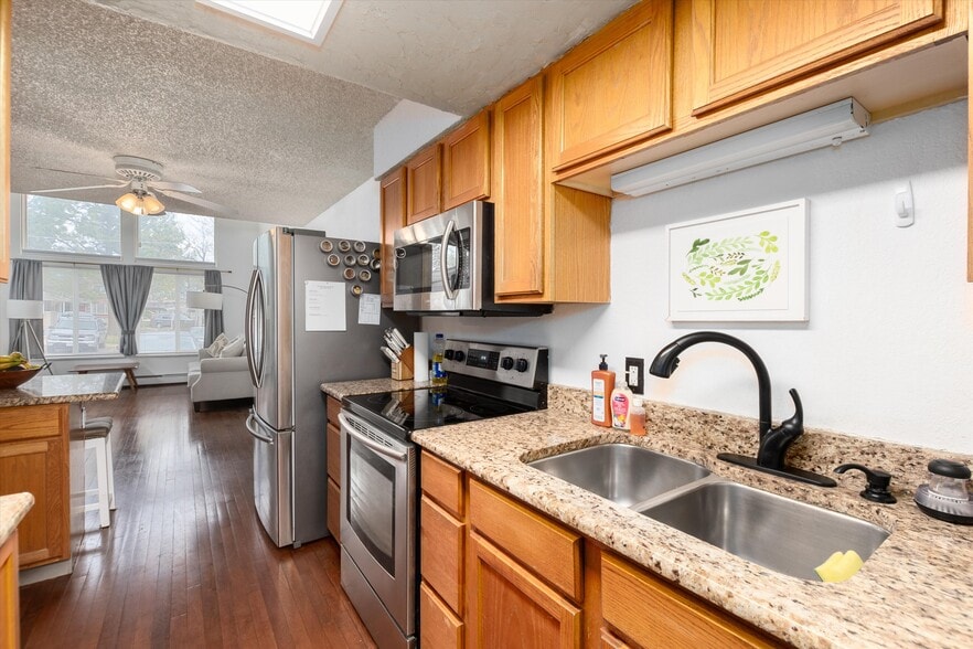 Building Photo - 857 S Van Gordon Ct