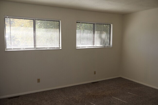 Building Photo - Beautiful Split-Level 6BR Home with Attach...