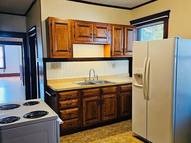 Building Photo - 263-265-265 Silver St