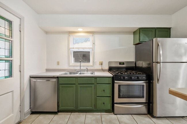 Building Photo - Recently Updated 3 Bedroom Cape Cod Home In Brookline.  Available Immediately.