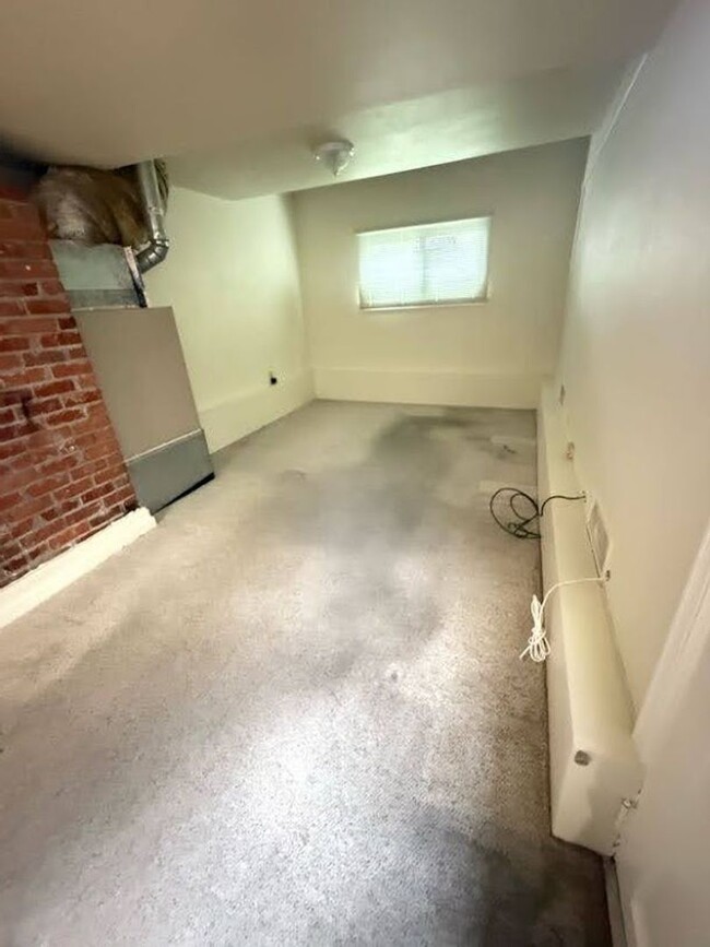 Building Photo - Charming 2-Bedroom Home Large Rumpus Room,...