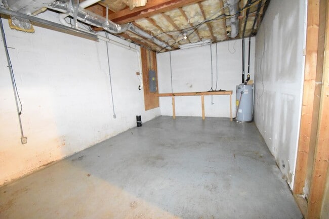 Building Photo - 3 Bedroom Pet Friendly Home For Rent Near ...