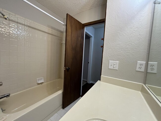 Building Photo - 5417 Pebblestone Dr