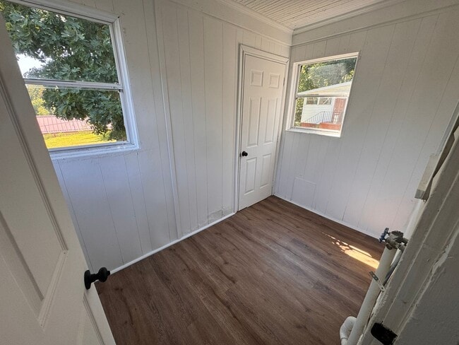 Building Photo - Spacious 2bed/1bath