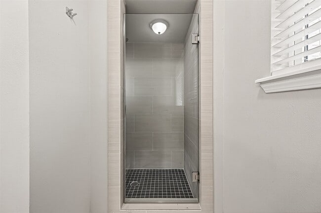 Building Photo - 7739 Antoine Dr