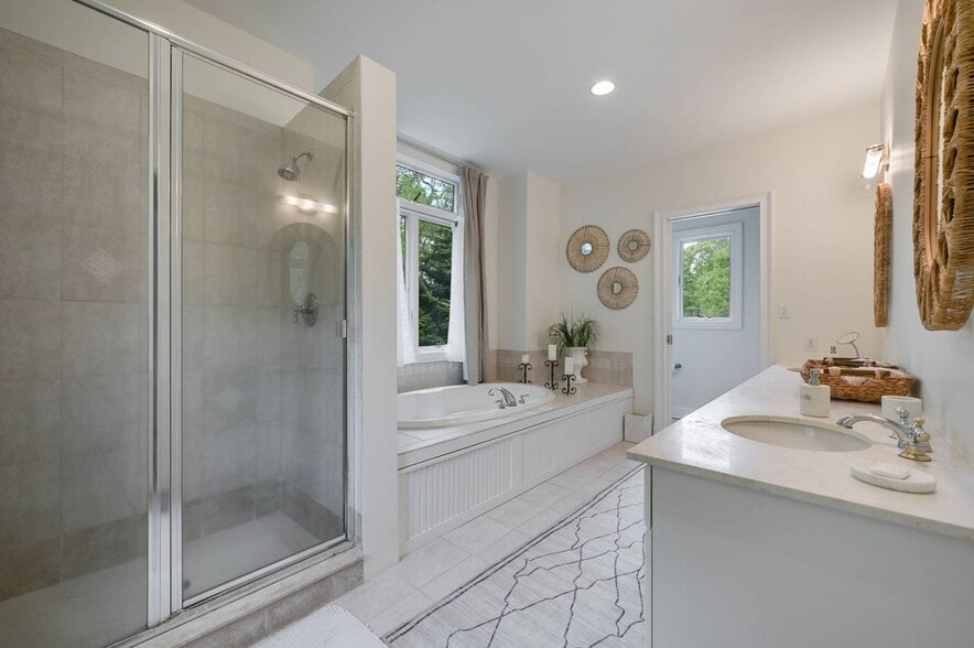 Building Photo - 6 Little Ct