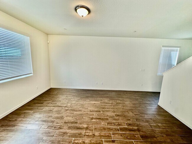 Building Photo - 6319 E Riesling Dr