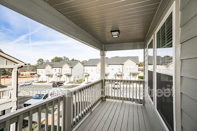 Building Photo - 752 Tarvin Cir