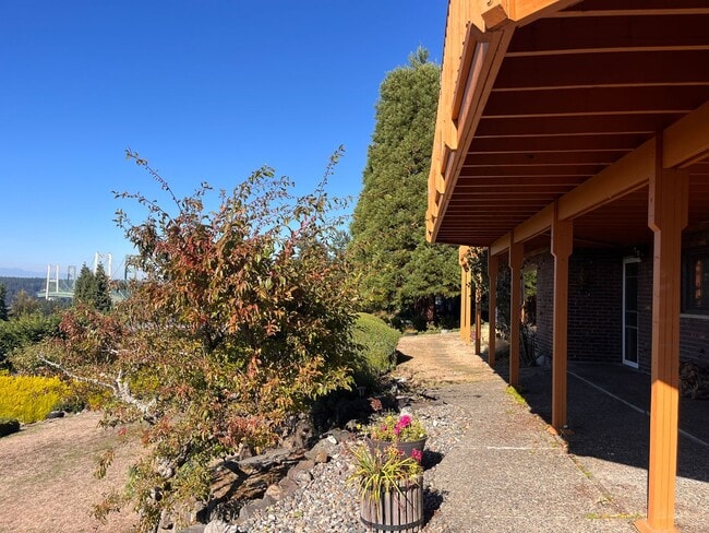 Building Photo - Spacious North Tacoma waterfront Unit with Million dollar Puget Sound Views
