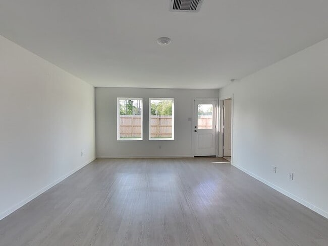 Building Photo - 21083 Santopadre St