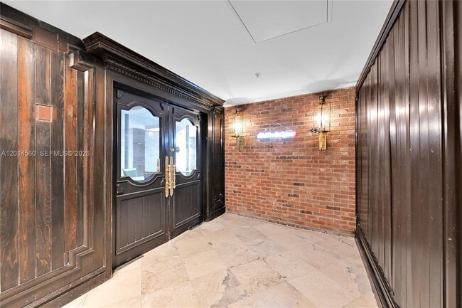 Building Photo - 6039 Collins Ave