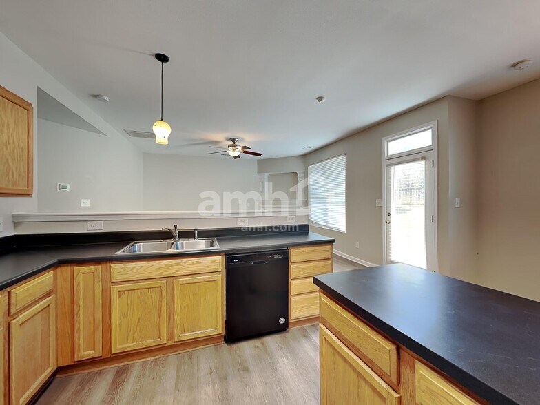 Building Photo - 2001 Moonstone Ln