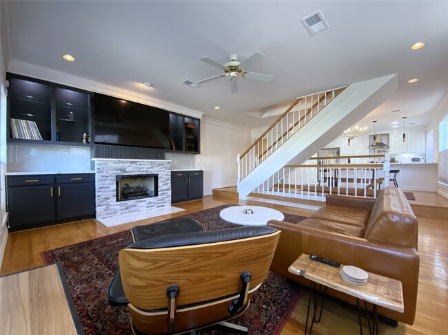 Building Photo - 2506 Van Buren St