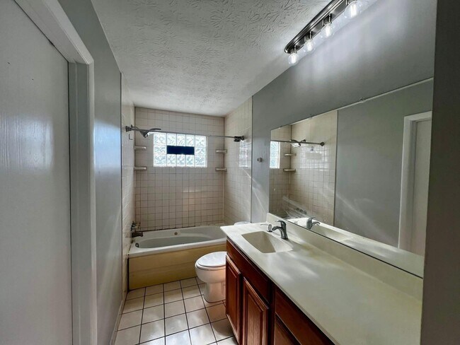 Building Photo - 1597 Rock Creek Dr