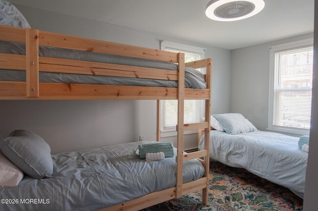 Building Photo - 124 N Cambridge Ave