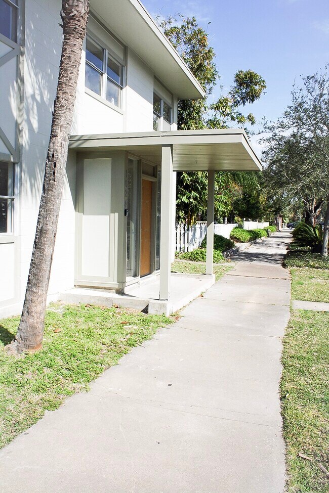 Building Photo - 1624 Sealy Ave
