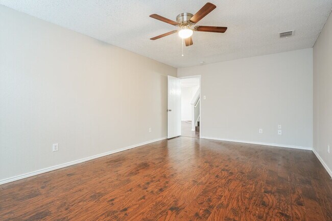 Building Photo - 8712 Cove Meadow Ln