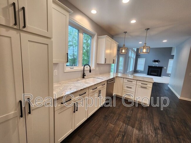 Building Photo - 40 Haywood Ln